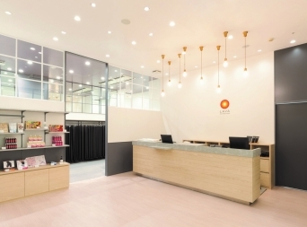 LAVA�C�I���^�E�����򎦖�X�̃t�����g