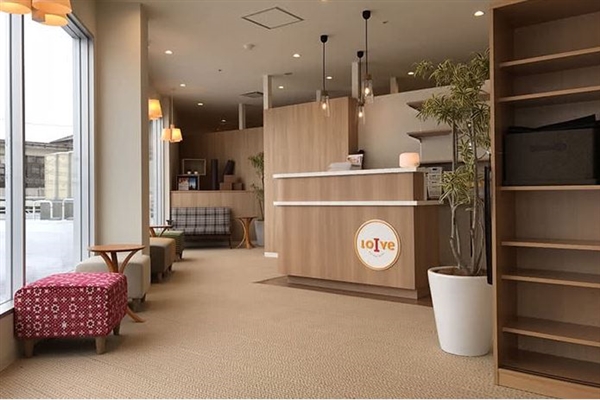 ロイブ金沢店のフロント